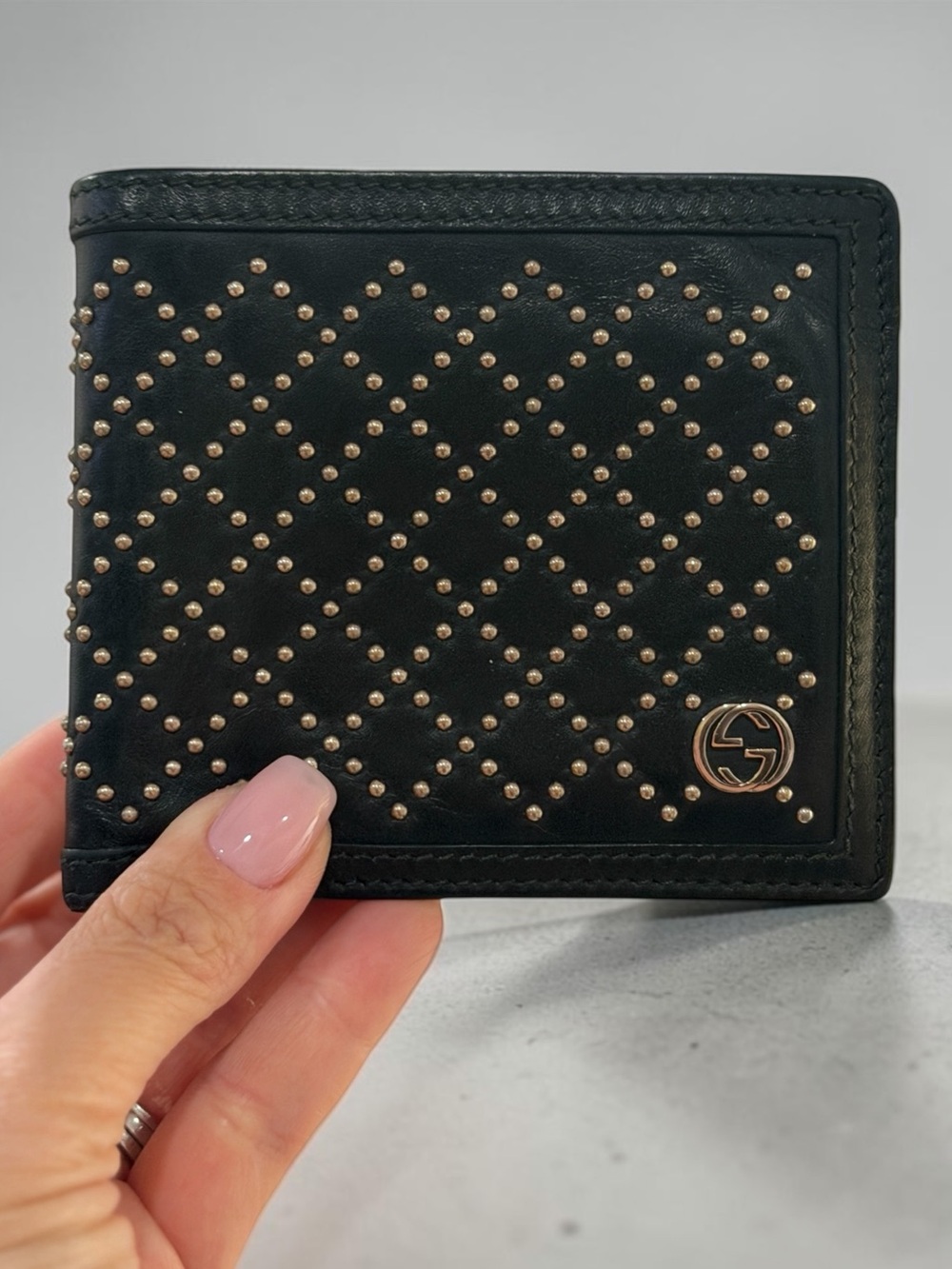 Gucci Diamante Bifold Wallet Black
Leather Studs | Interlocking GG | PreLOVED ❣️